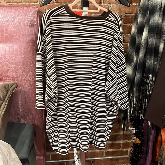 Brown and white Stripe velour tshirt - Picture 5 of 5